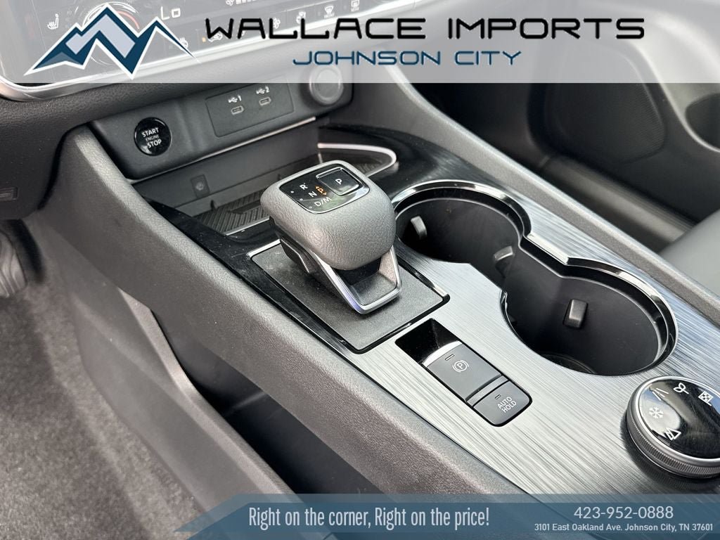 Used 2025 Nissan Rogue SL AWD/4WD image 16