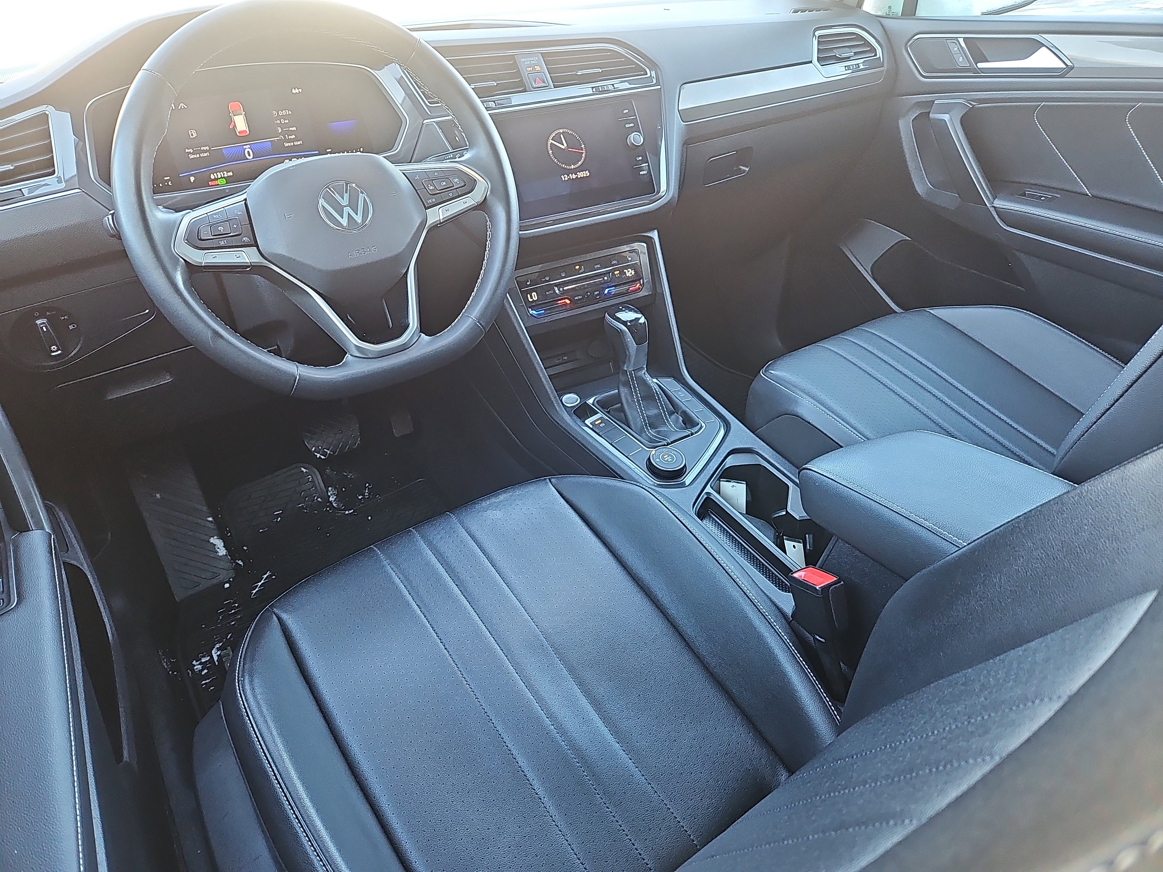 Certified 2022 Volkswagen Tiguan SE w/ Panoramic Sunroof Package image 4