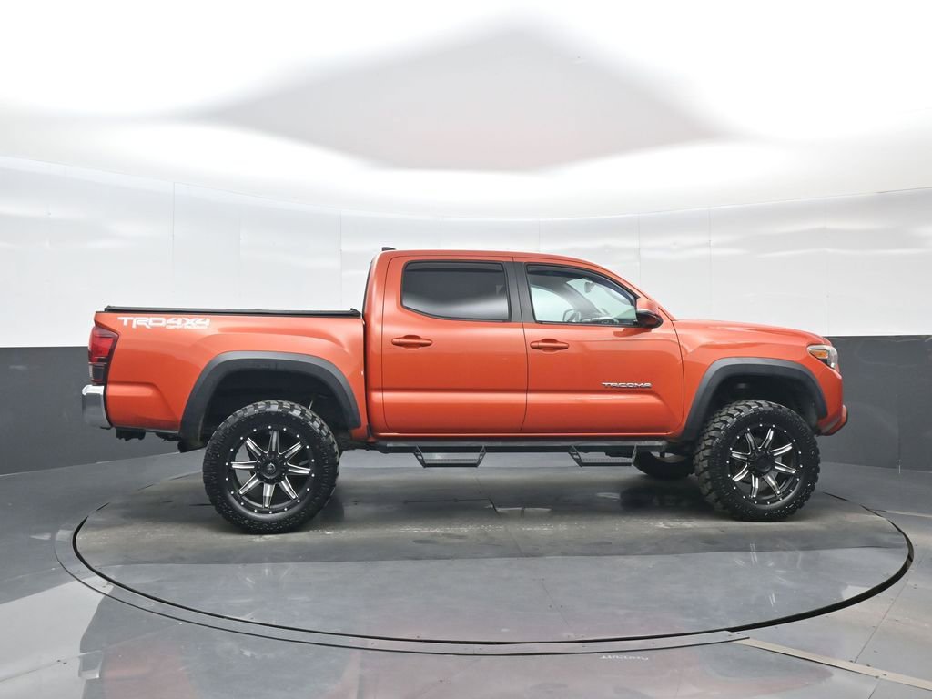 Used 2018 Toyota Tacoma TRD Off-Road AWD/4WD image 7