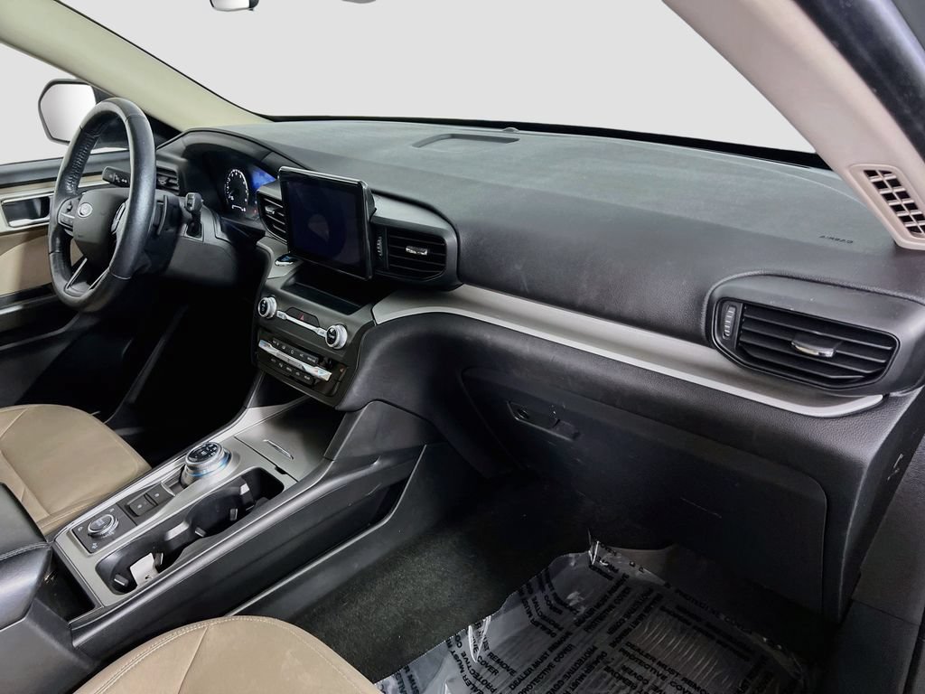 Used 2020 Ford Explorer XLT w/ Cold Weather Package AWD/4WD image 28