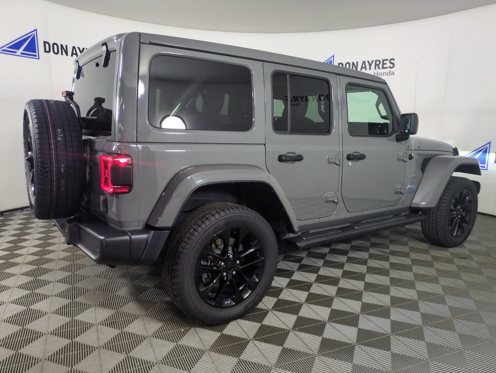 Used 2021 Jeep Wrangler Unlimited Sahara w/ Cold Weather Group AWD/4WD image 8