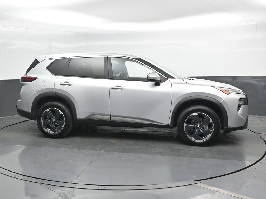 Used 2025 Nissan Rogue SV AWD/4WD image 5