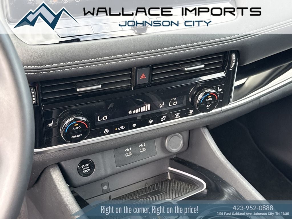 Used 2025 Nissan Rogue SL AWD/4WD image 25
