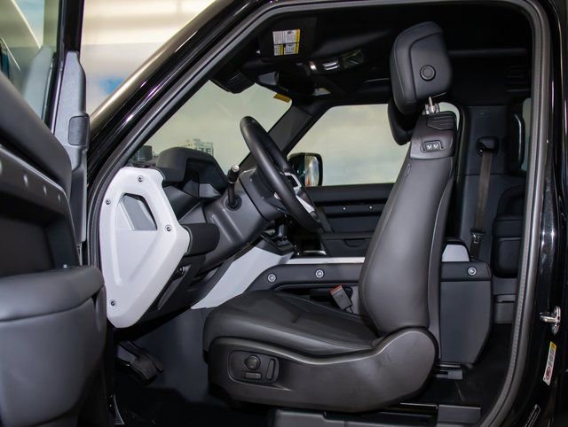 Certified 2025 Land Rover Defender 90 X-Dynamic SE image 20