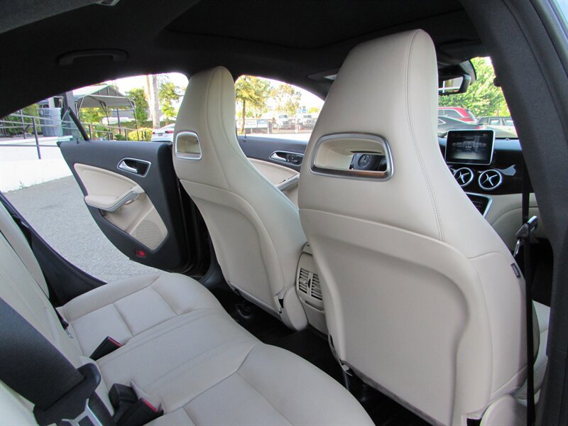 Used 2015 Mercedes-Benz CLA 250 image 30