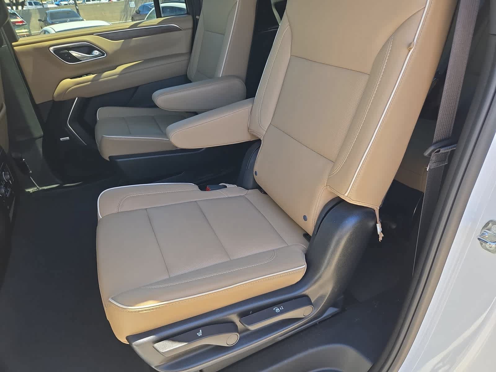 Used 2024 Chevrolet Suburban Premier RWD image 11