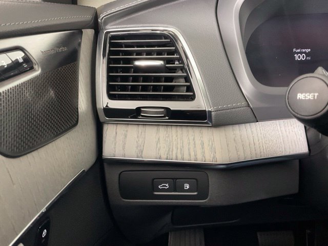 Certified 2024 Volvo XC90 T8 Ultimate w/ Protection Package AWD/4WD image 23