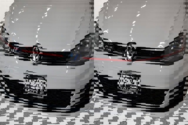 Used 2015 Volkswagen Golf 4-Door image 26