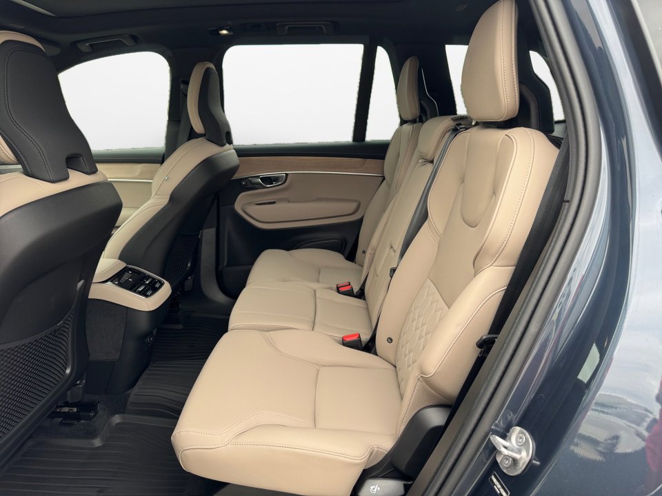 New 2026 Volvo XC90 B6 Plus w/ Protection Package Premier image 13
