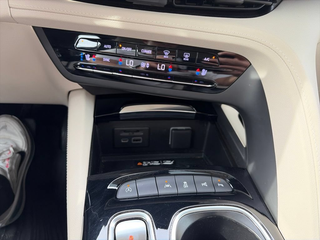 Used 2023 Buick Envision Avenir FWD image 22