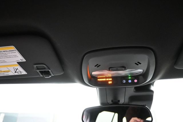 Used 2025 Chevrolet Trax RS FWD image 12