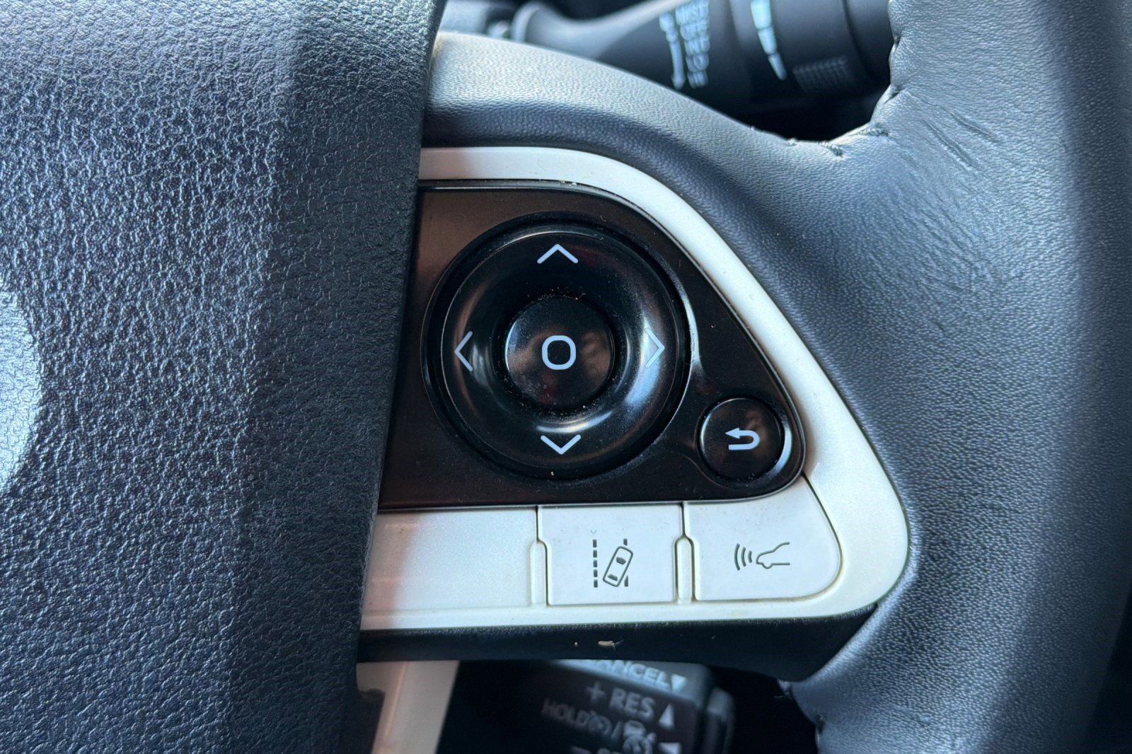 Used 2017 Toyota Prius Prime Premium image 33