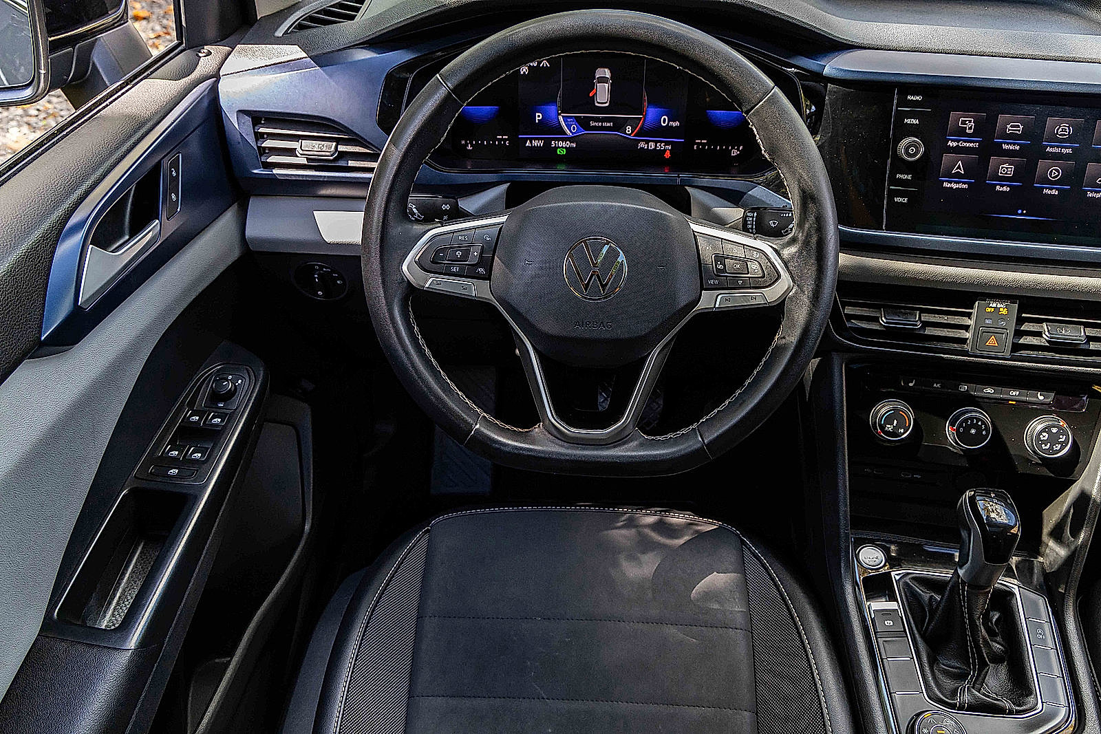 Used 2023 Volkswagen Taos SE w/ Panoramic Sunroof Package image 17