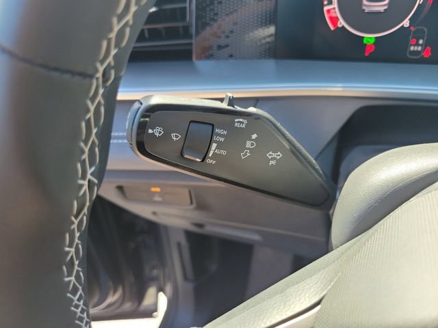 New 2026 Volkswagen Tiguan SE AWD/4WD image 18