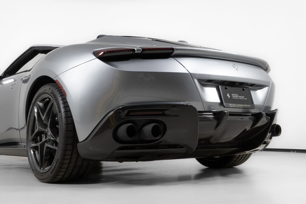 Used 2025 Ferrari Roma Spider image 17