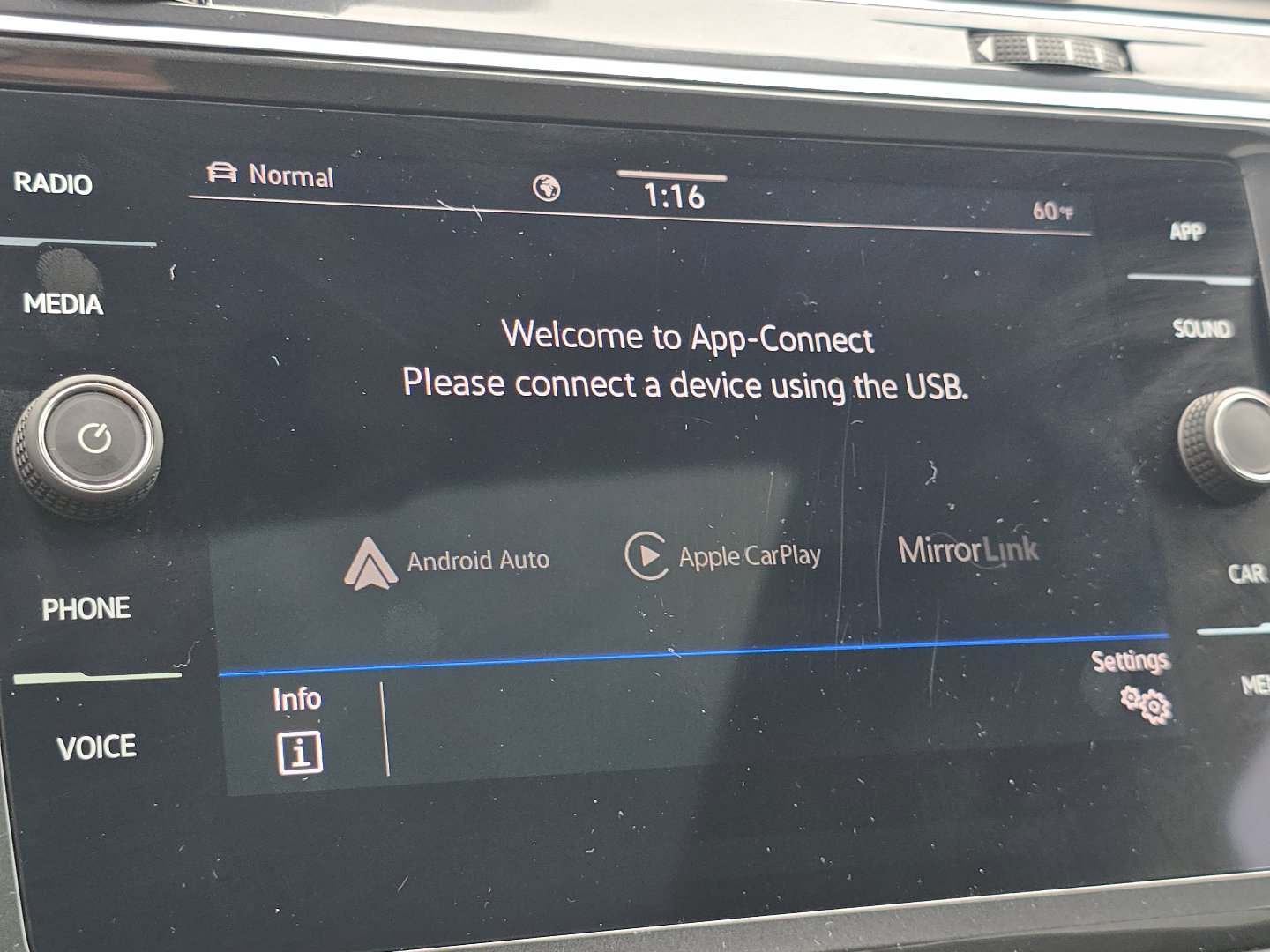Used 2022 Volkswagen Tiguan SE R-Line AWD/4WD image 4