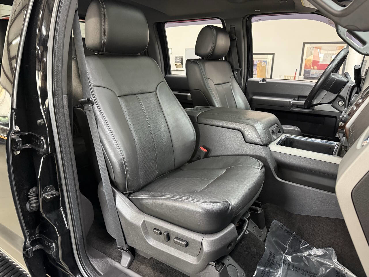 Used 2016 Ford F250 Lariat w/ Lariat Ultimate Package image 16