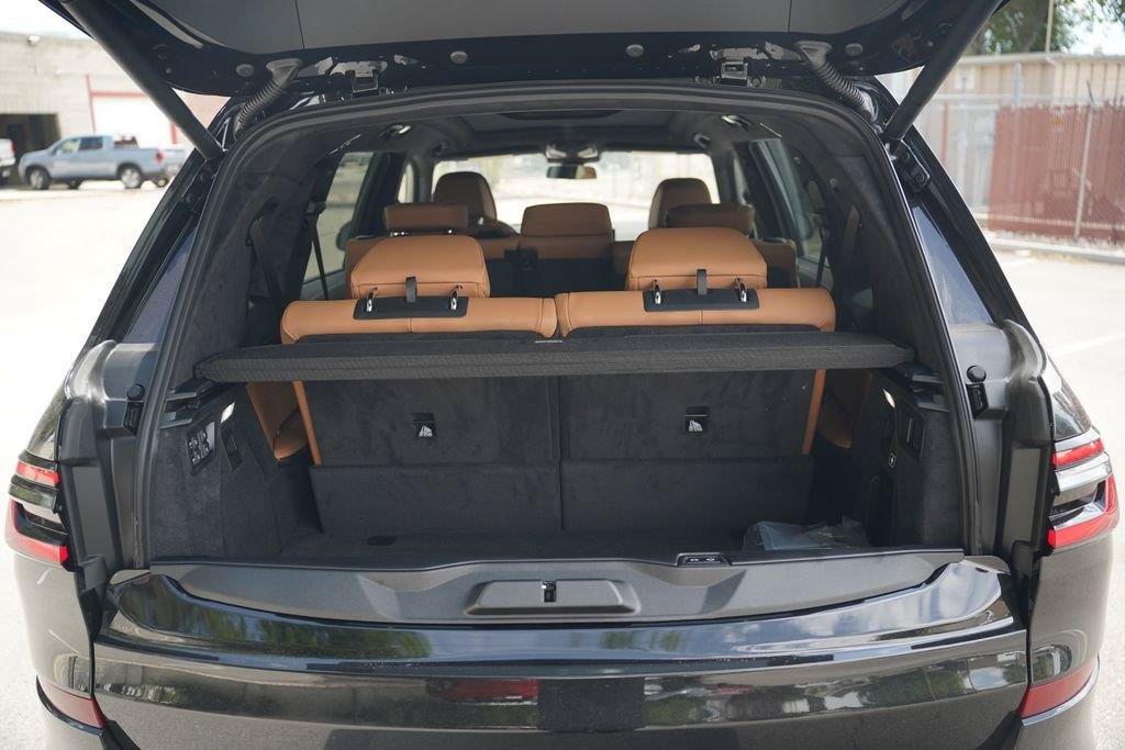 Used 2027 BMW X7 xDrive40i w/ Executive Package AWD/4WD image 12