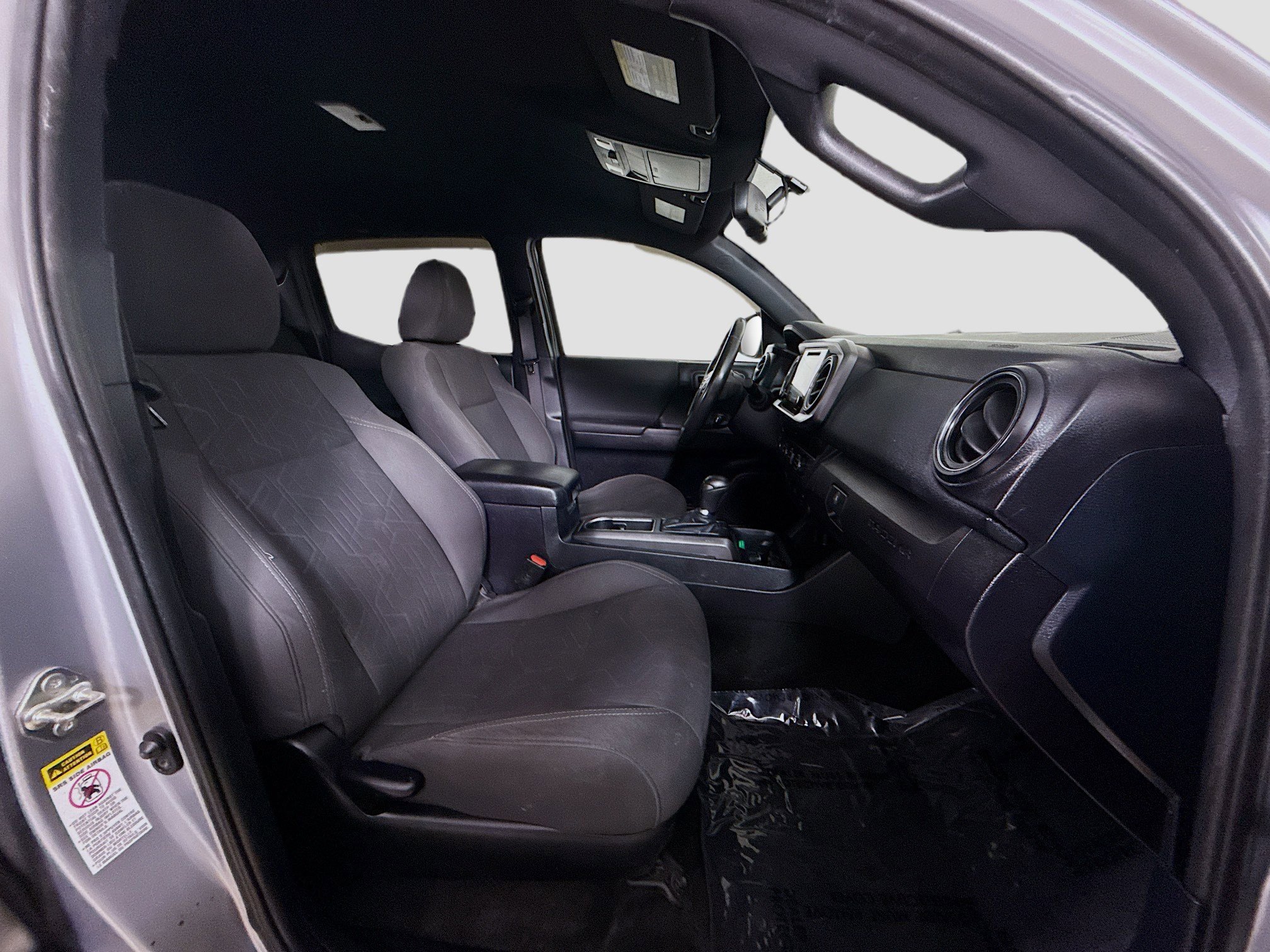 Used 2017 Toyota Tacoma SR image 29