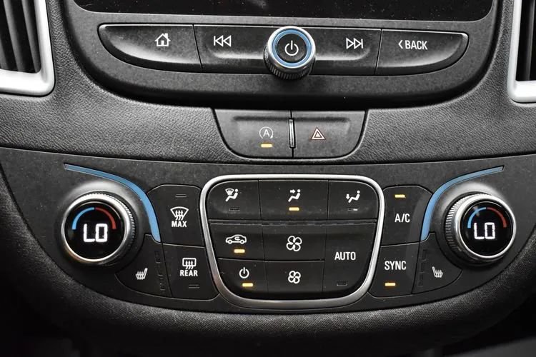 Used 2023 Chevrolet Malibu LT FWD image 33