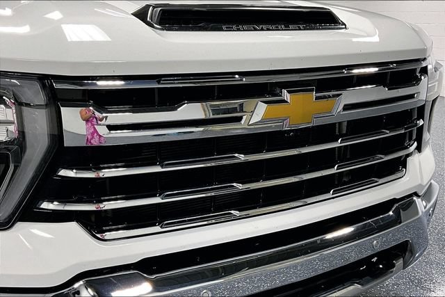 Used 2024 Chevrolet Silverado 2500 LTZ w/ LTZ Premium Package AWD/4WD image 29