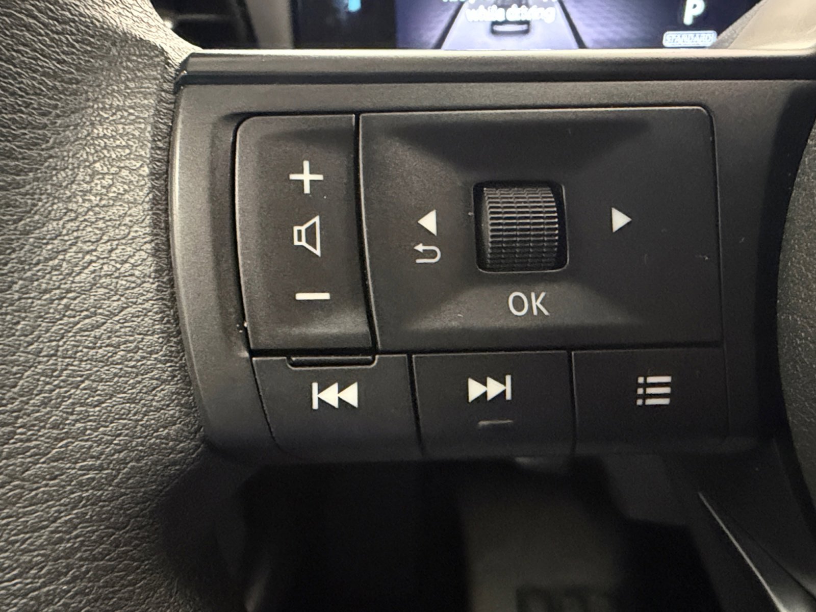 Used 2025 Nissan Kicks S image 18