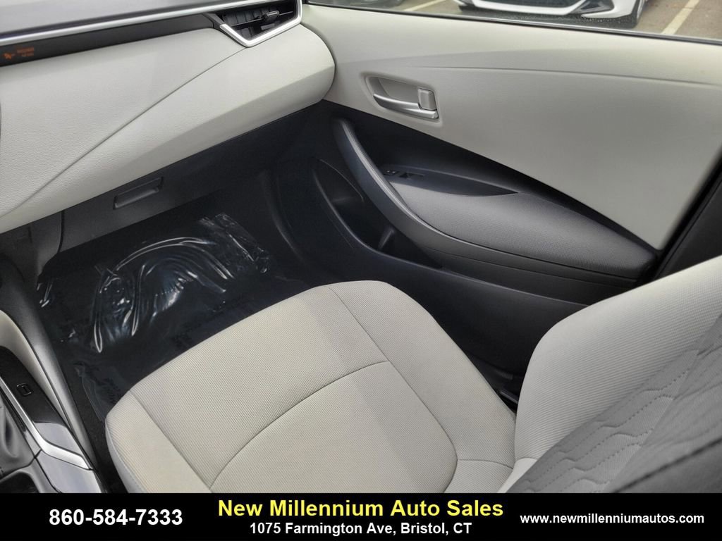 Used 2021 Toyota Corolla LE w/ LE Convenience Package image 15