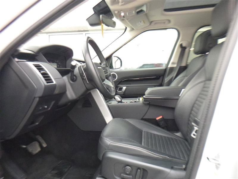 Used 2024 Land Rover Discovery S image 5