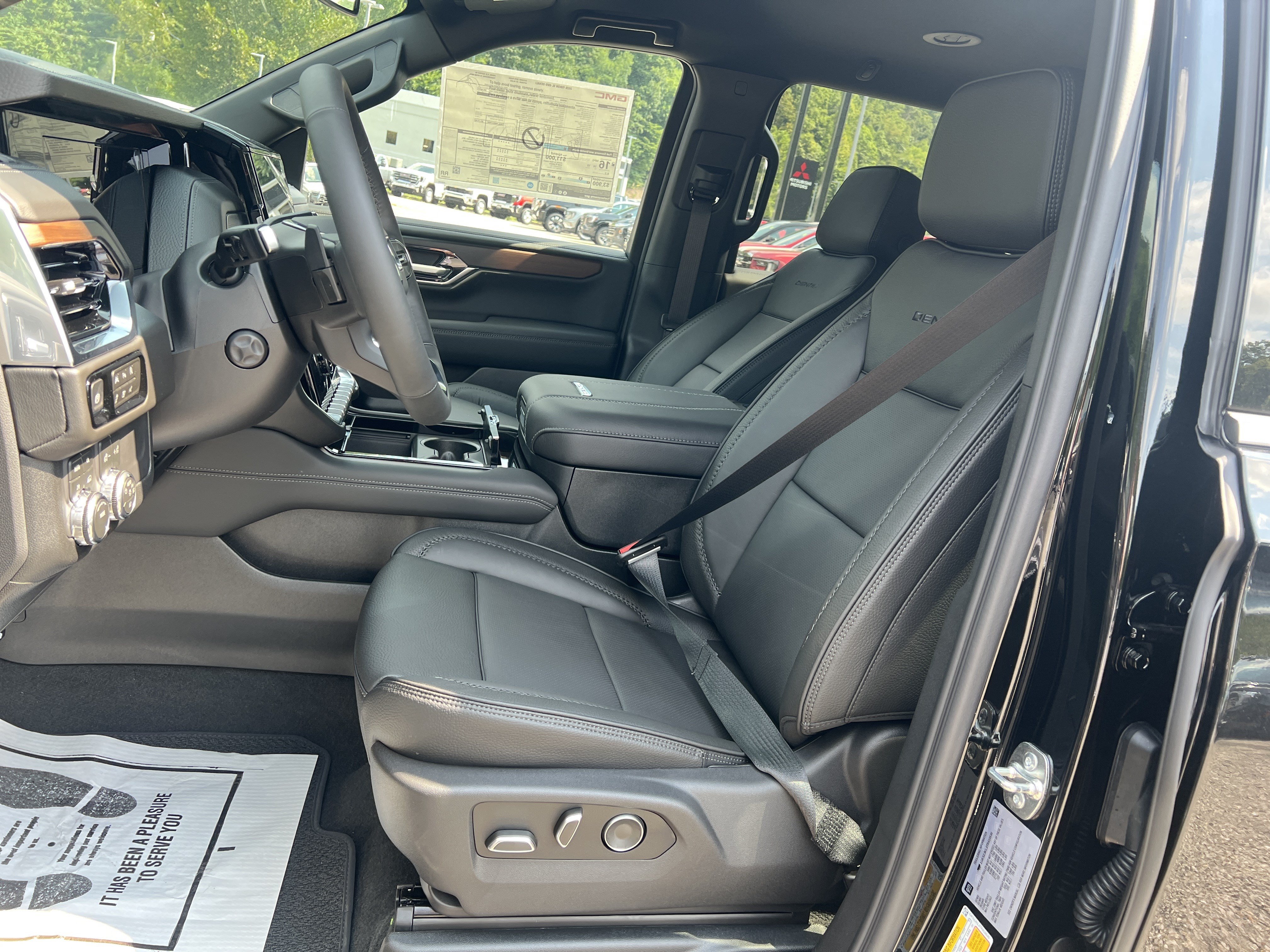 New 2026 GMC Yukon XL Denali AWD/4WD image 7