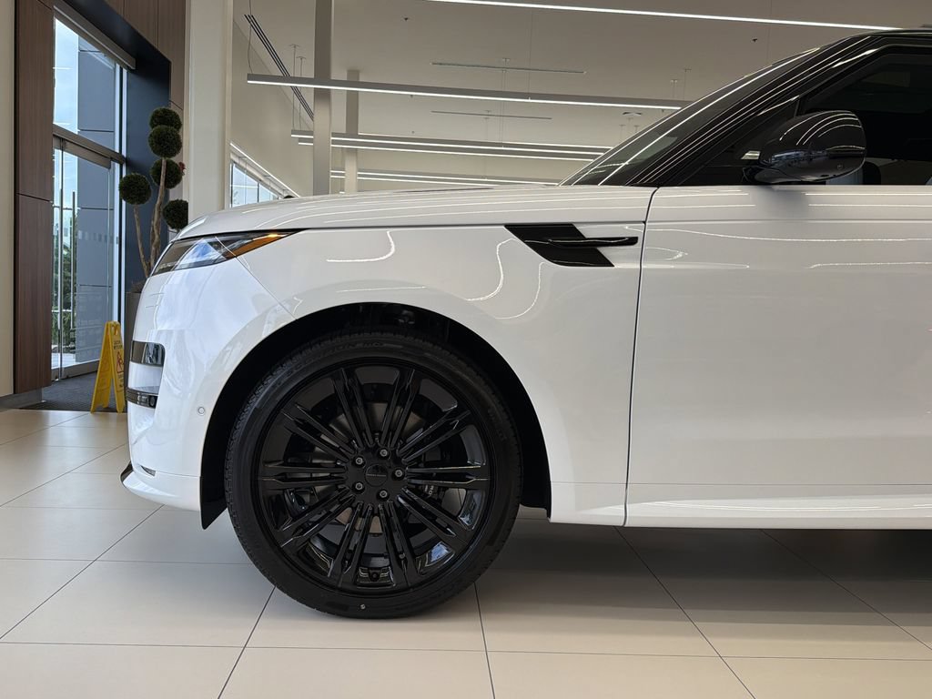 New 2026 Land Rover Range Rover Sport Dynamic SE AWD/4WD image 9