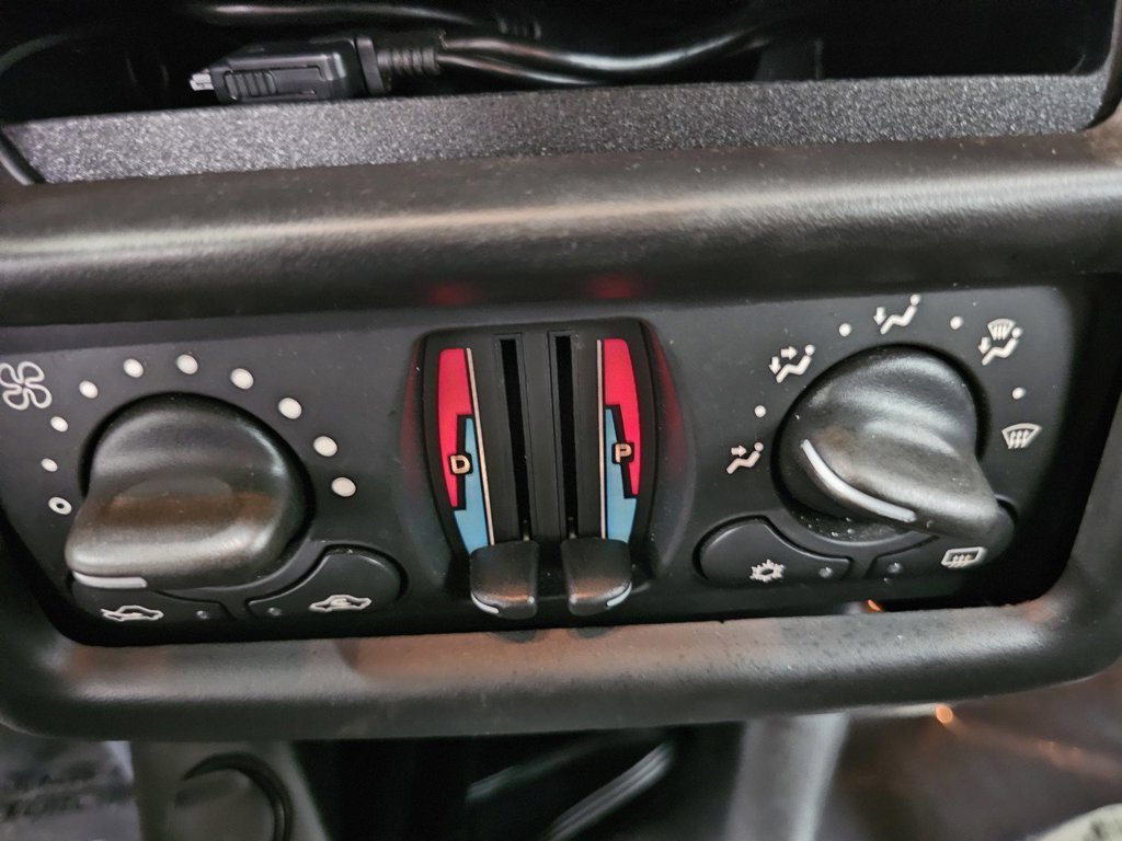 Used 2004 Chevrolet Monte Carlo SS w/ Preferred Equipment Group FWD image 19