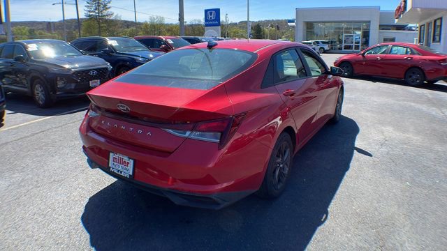 Used 2022 Hyundai Elantra SEL w/ Preferred Accessory Package image 4