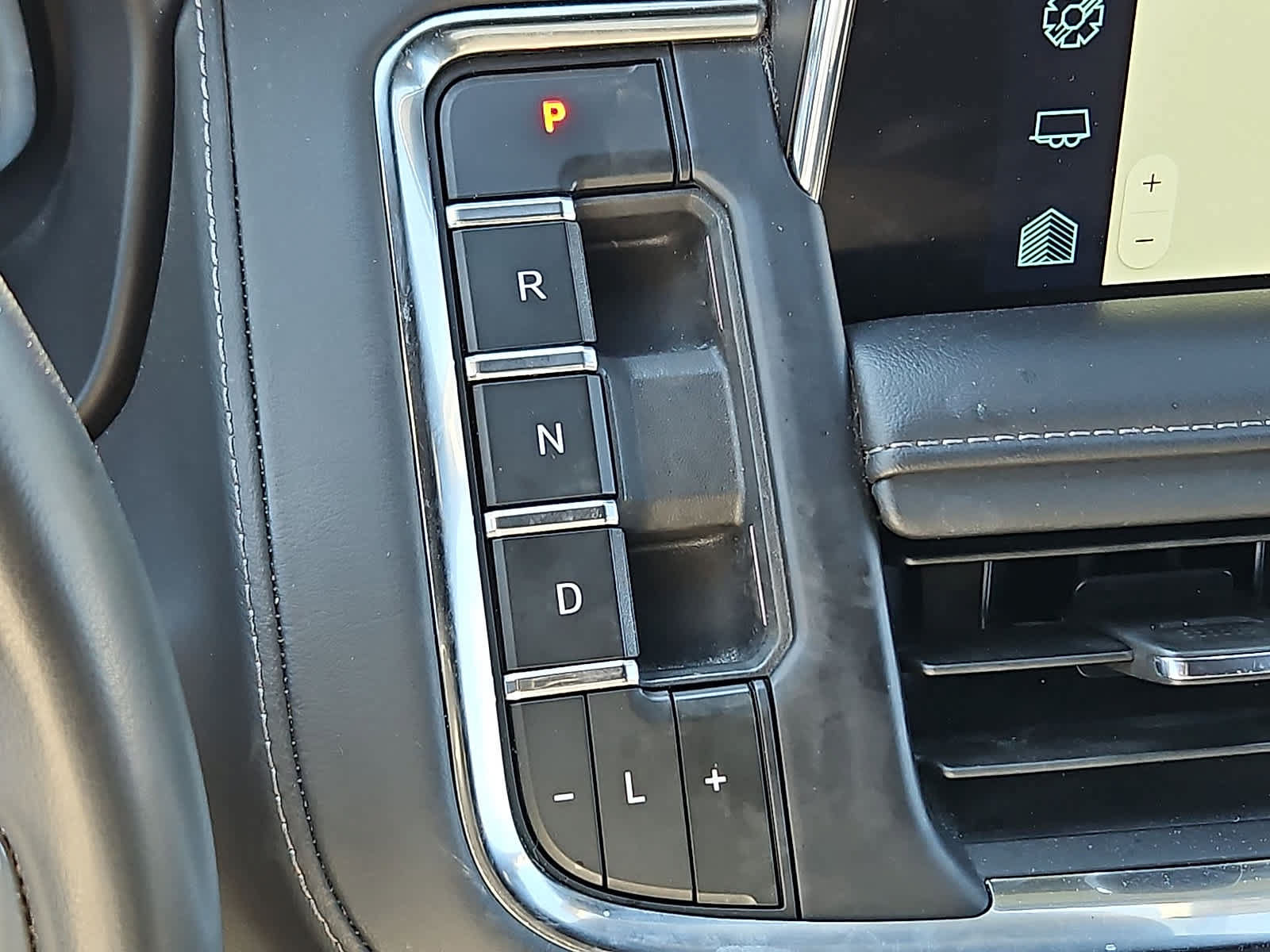 Used 2024 Chevrolet Tahoe LT w/ Luxury Package RWD image 21