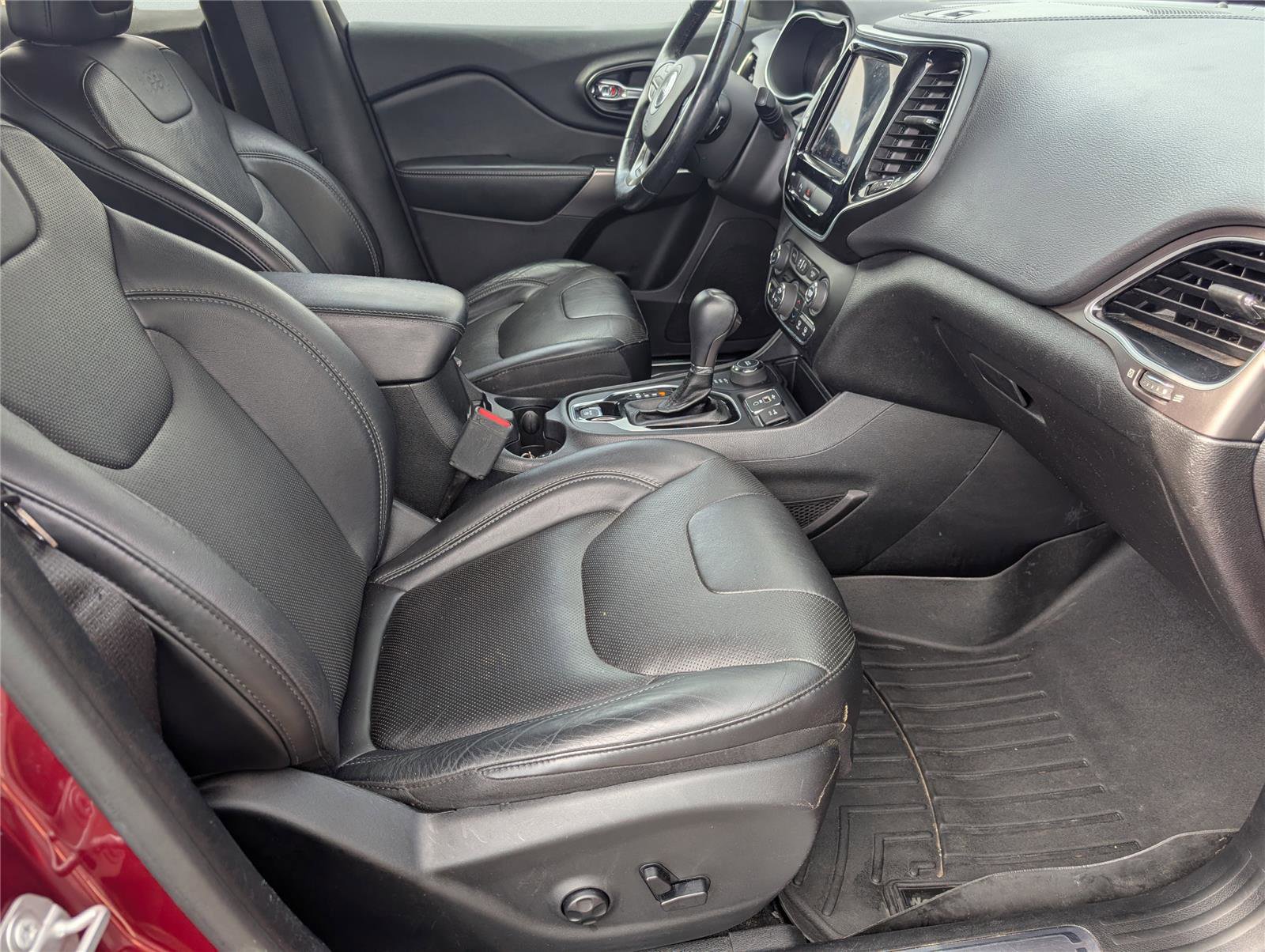 Used 2020 Jeep Cherokee Limited image 38