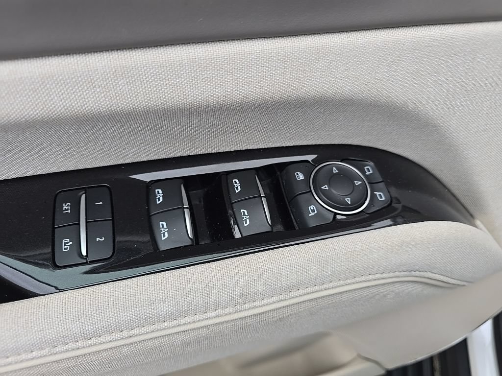 Used 2021 Cadillac Escalade ESV Premium Luxury Platinum AWD/4WD image 11