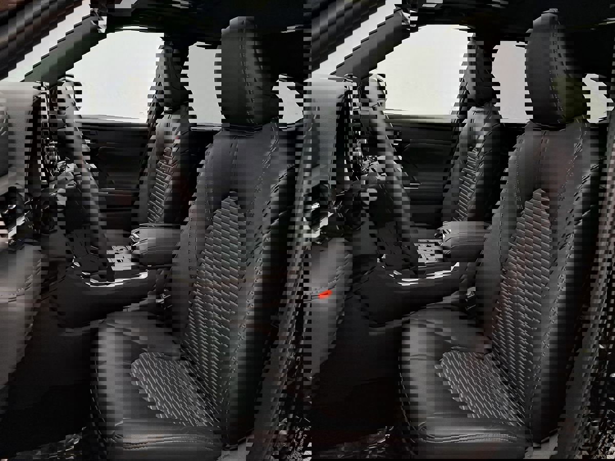 Used 2024 Toyota Highlander XSE image 6