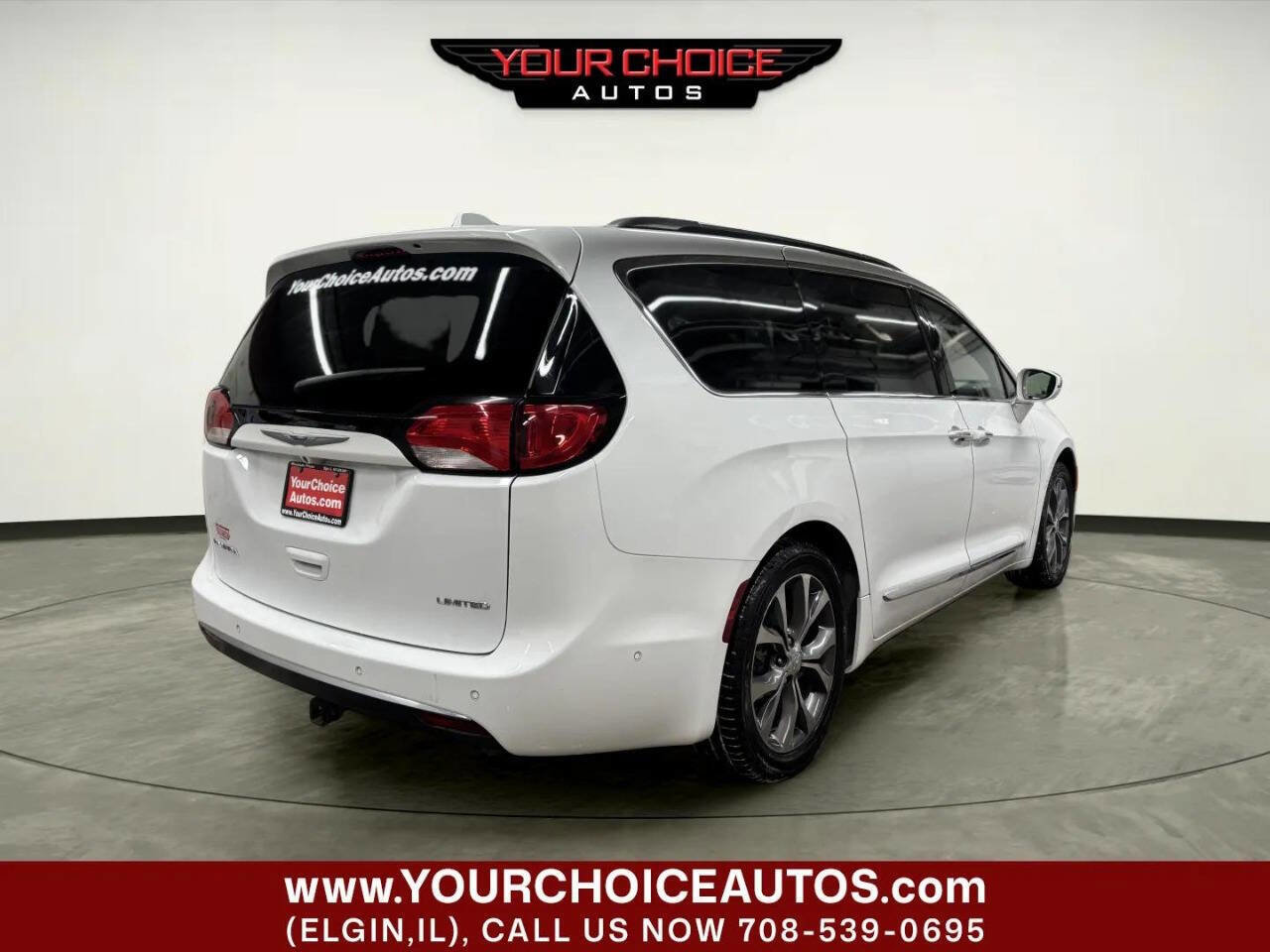 Used 2017 Chrysler Pacifica Limited image 5