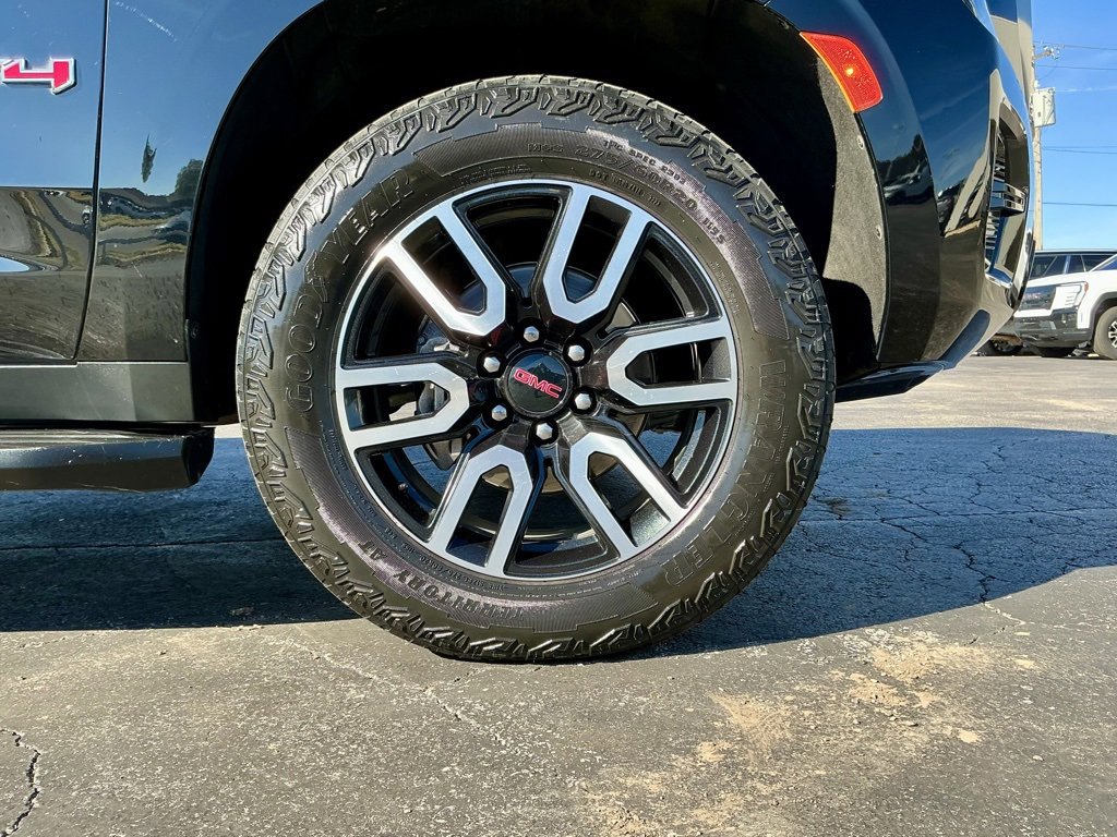 Used 2023 GMC Yukon XL AT4 image 18