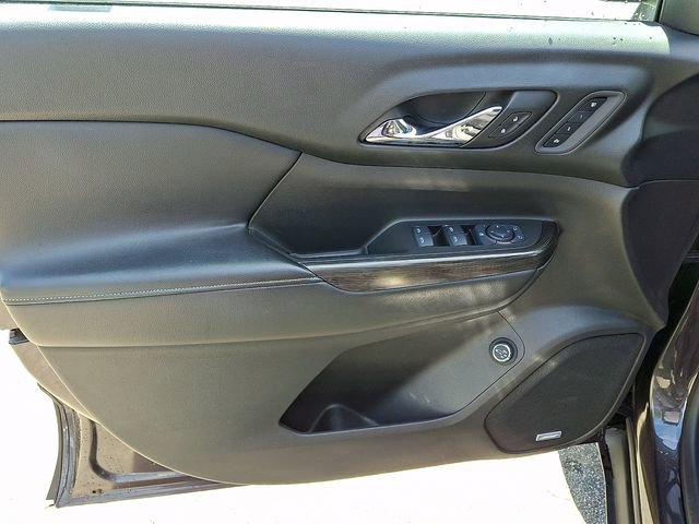 Used 2017 GMC Acadia SLT AWD/4WD image 10