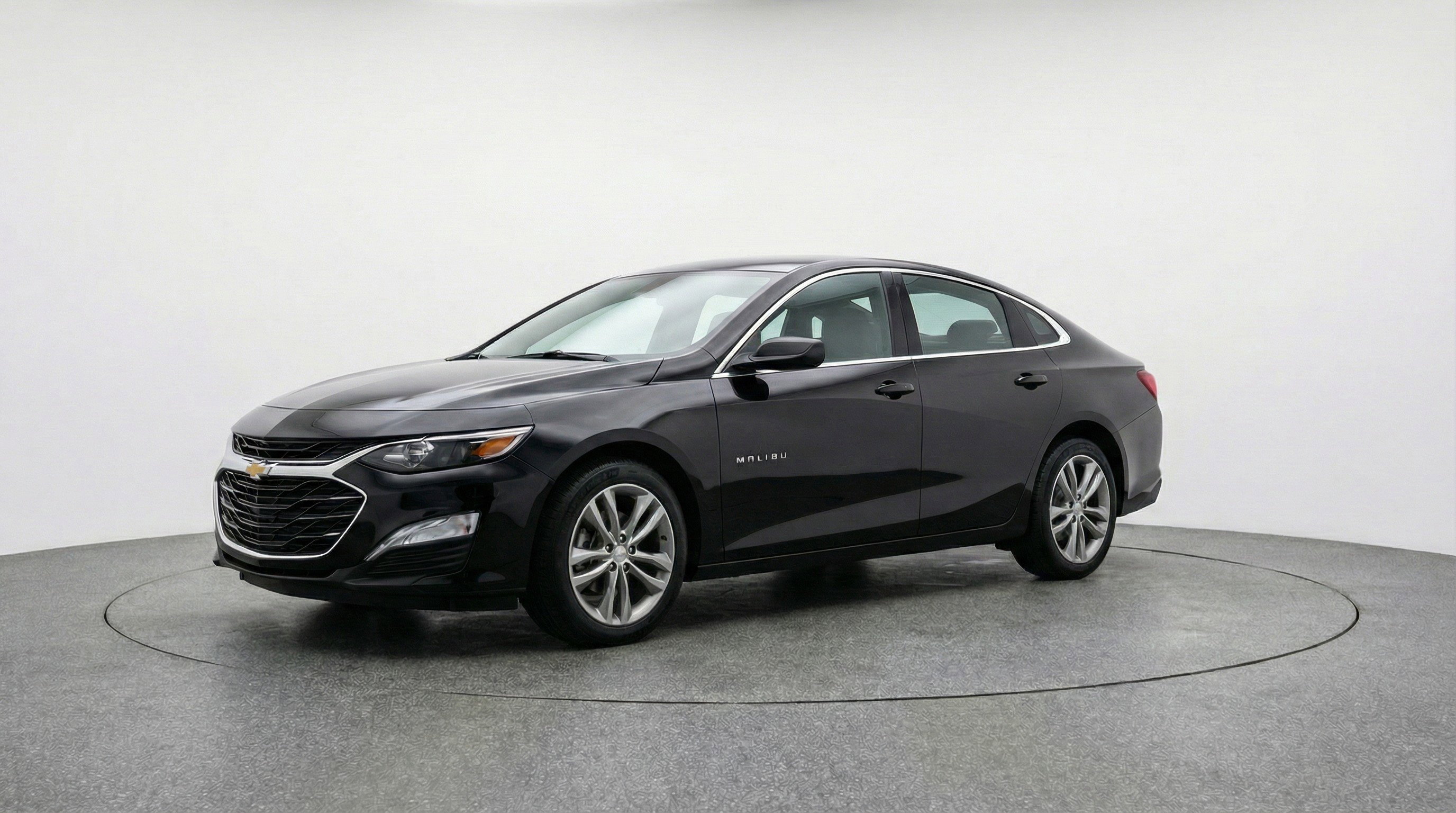 Used 2024 Chevrolet Malibu LT image 3