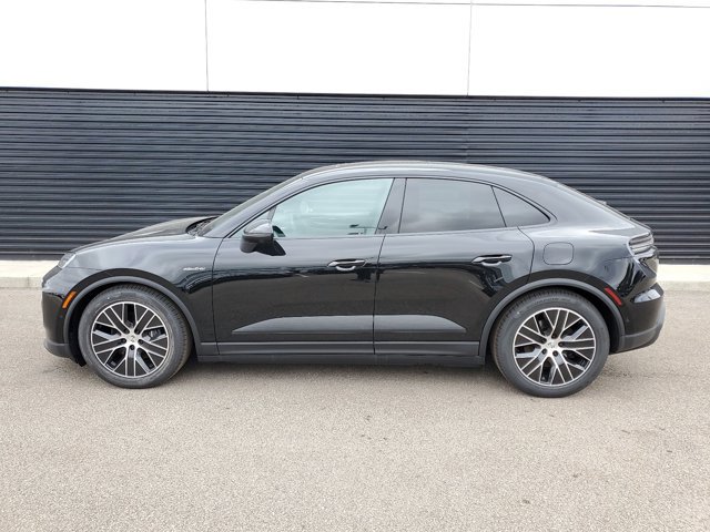 Used 2025 Porsche Macan 4 Electric image 2