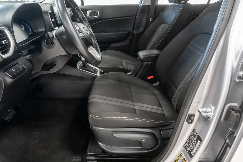 Used 2025 Hyundai Venue SEL FWD image 11