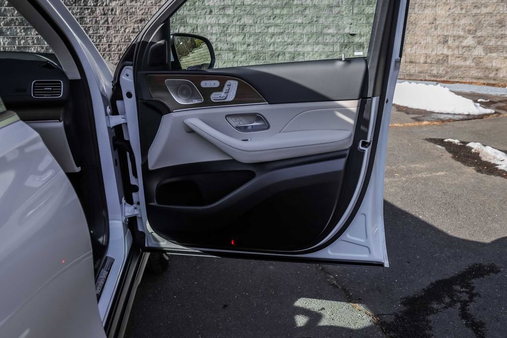 Used 2024 Mercedes-Benz GLS 450 4MATIC image 13