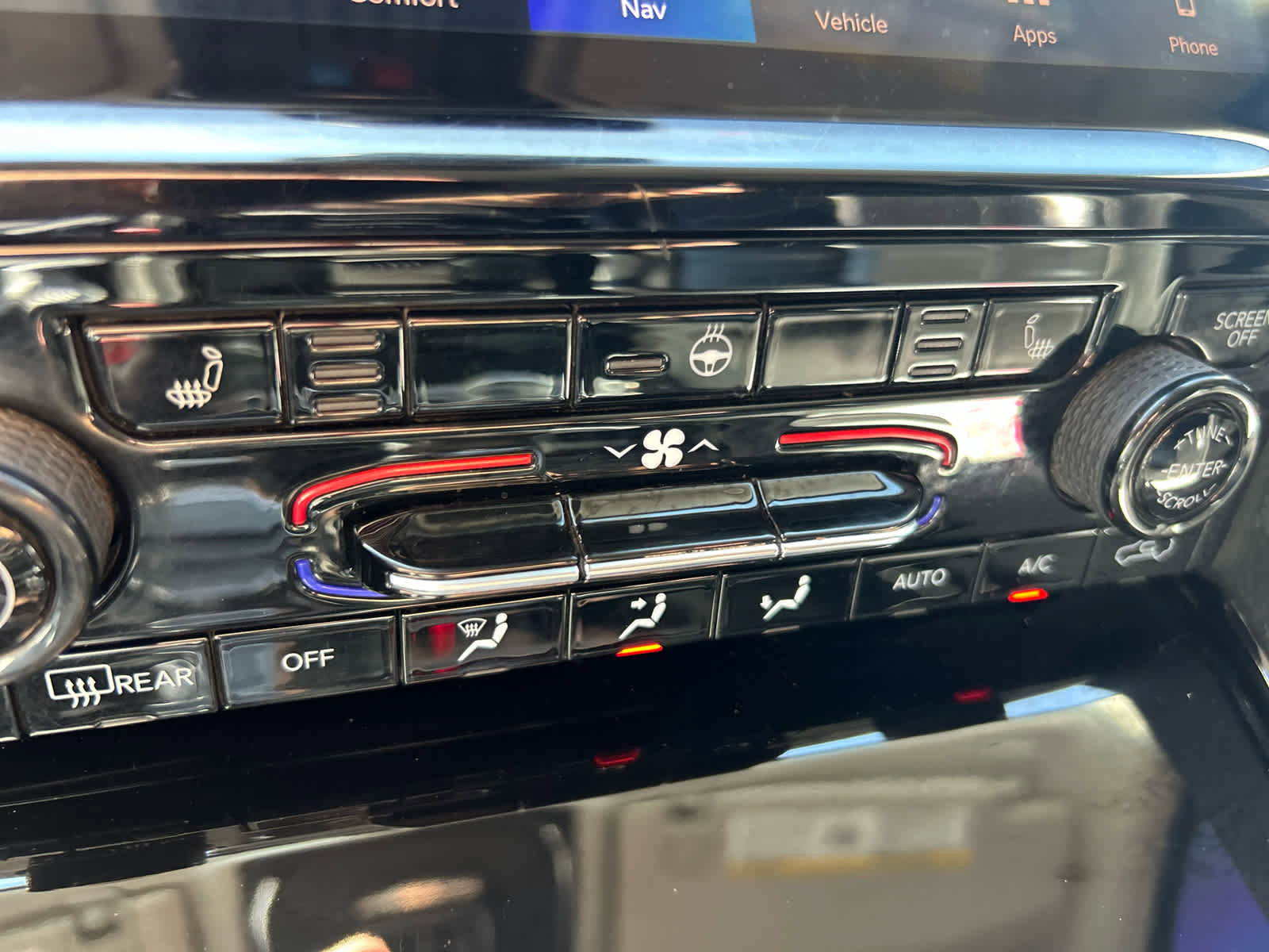 Used 2023 Jeep Grand Cherokee 4WD 4xe image 32