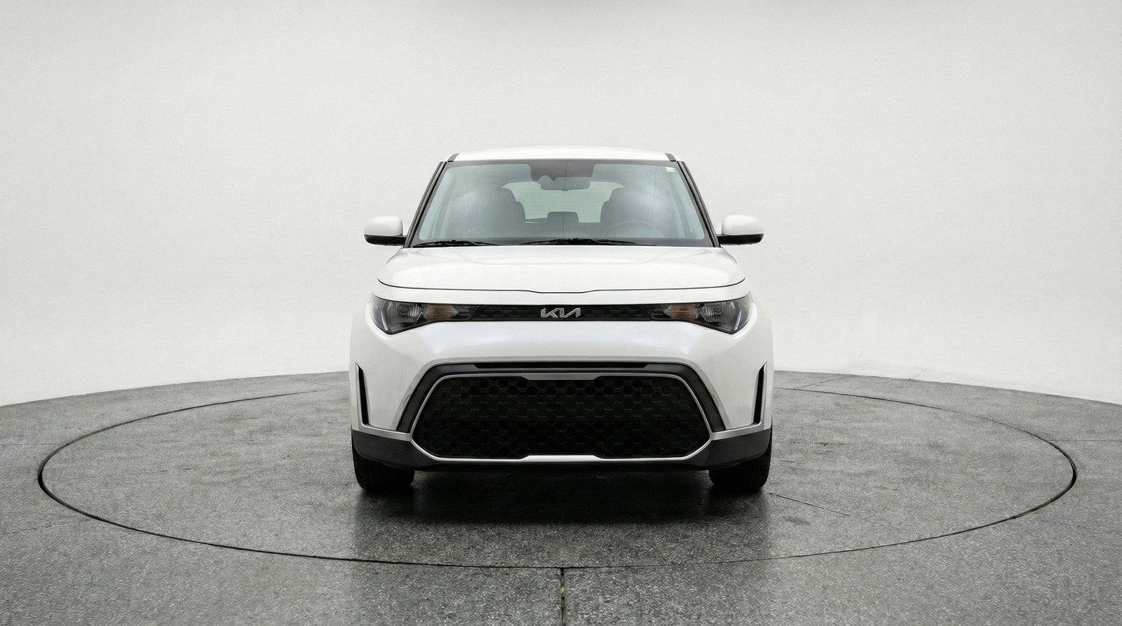 Used 2025 Kia Soul LX w/ LX Technology Package image 2