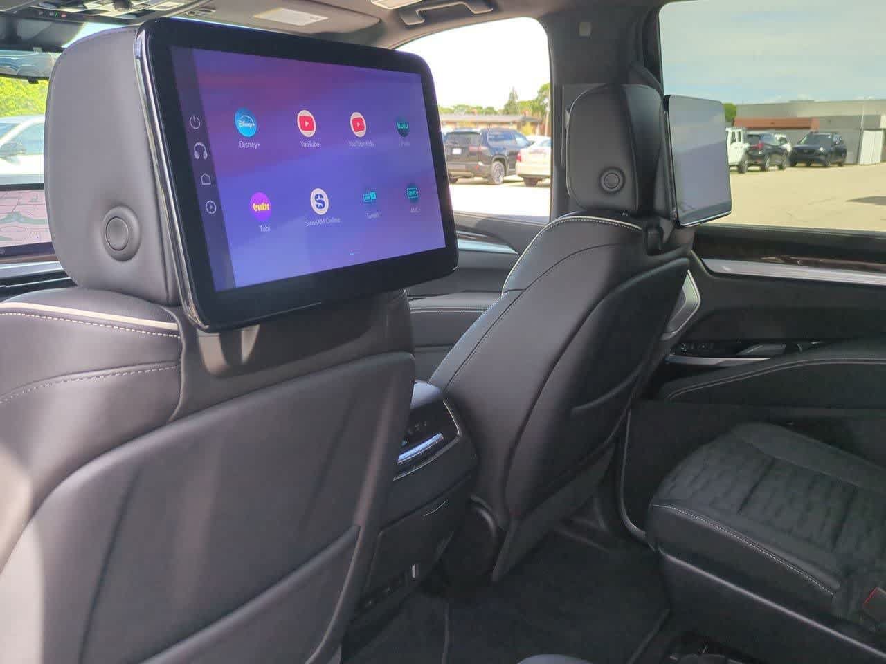 Used 2025 Cadillac Escalade Sport Platinum w/ LPO, ONYX Package AWD/4WD image 17