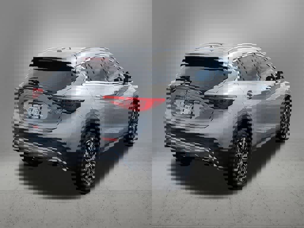 Used 2018 INFINITI QX30 ESSENTIAL image 6