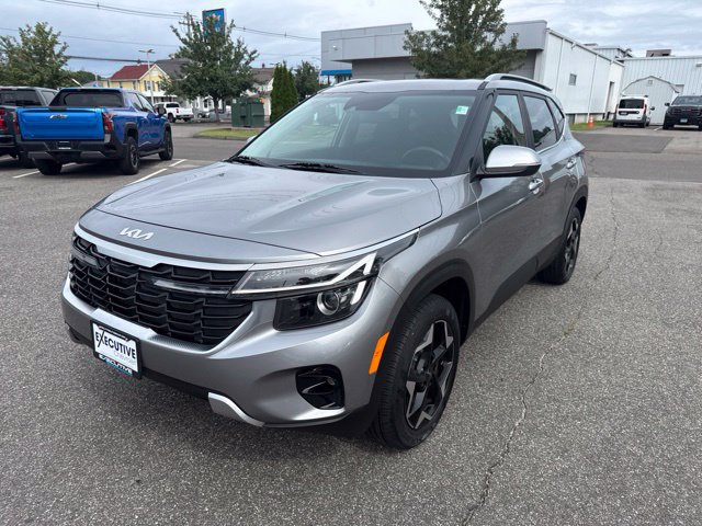 Used 2024 Kia Seltos EX AWD/4WD image 2