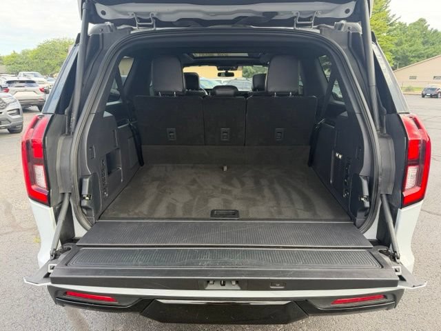 Used 2025 Ford Expedition Max Platinum w/ Stealth Appearance Package AWD/4WD image 11