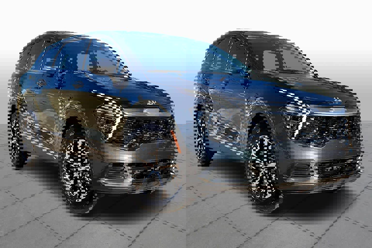 Used 2025 Kia Sportage EX image 2